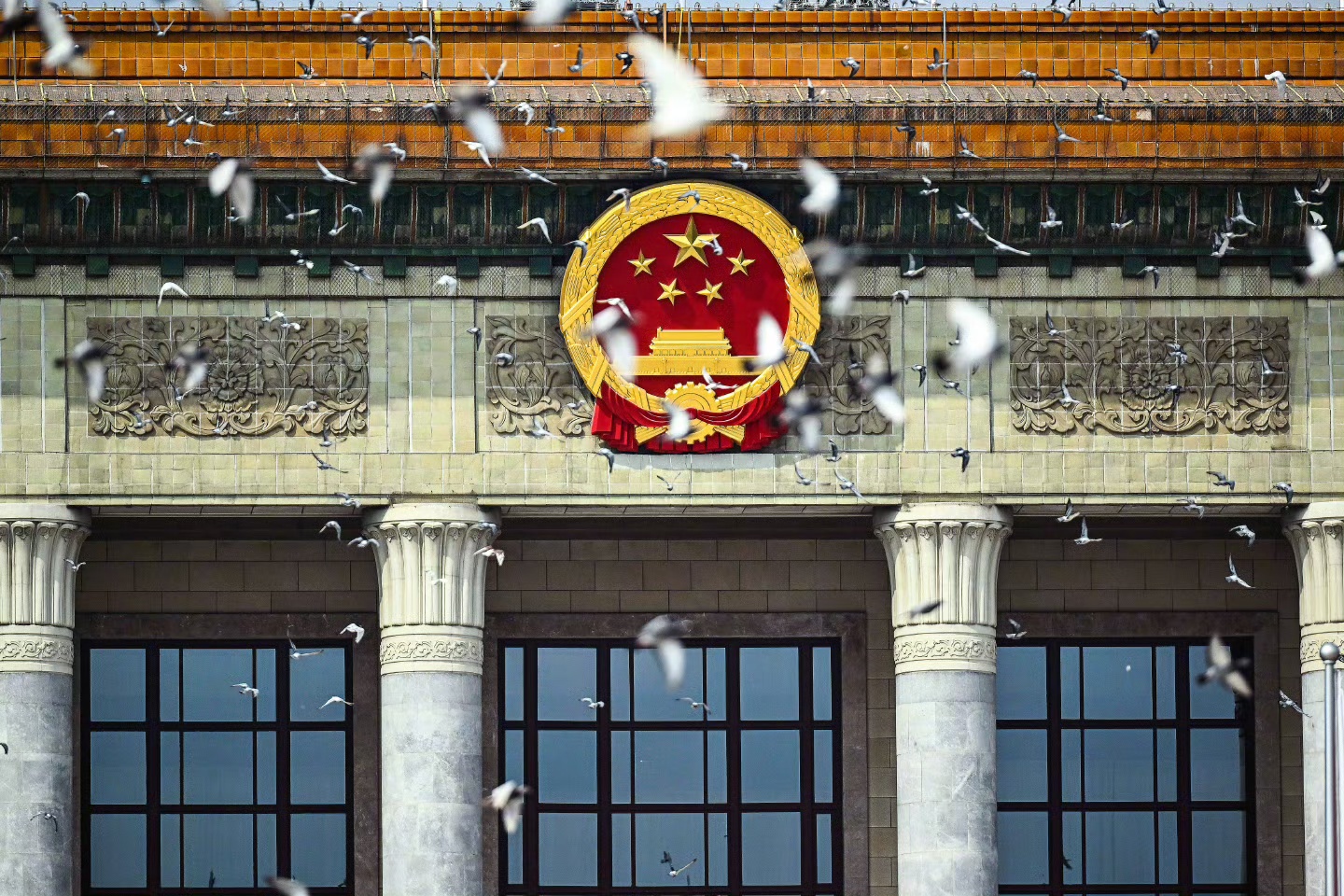 铭记光辉历史 凝聚奋进力量——华远共创组织观看9.3大阅兵活动